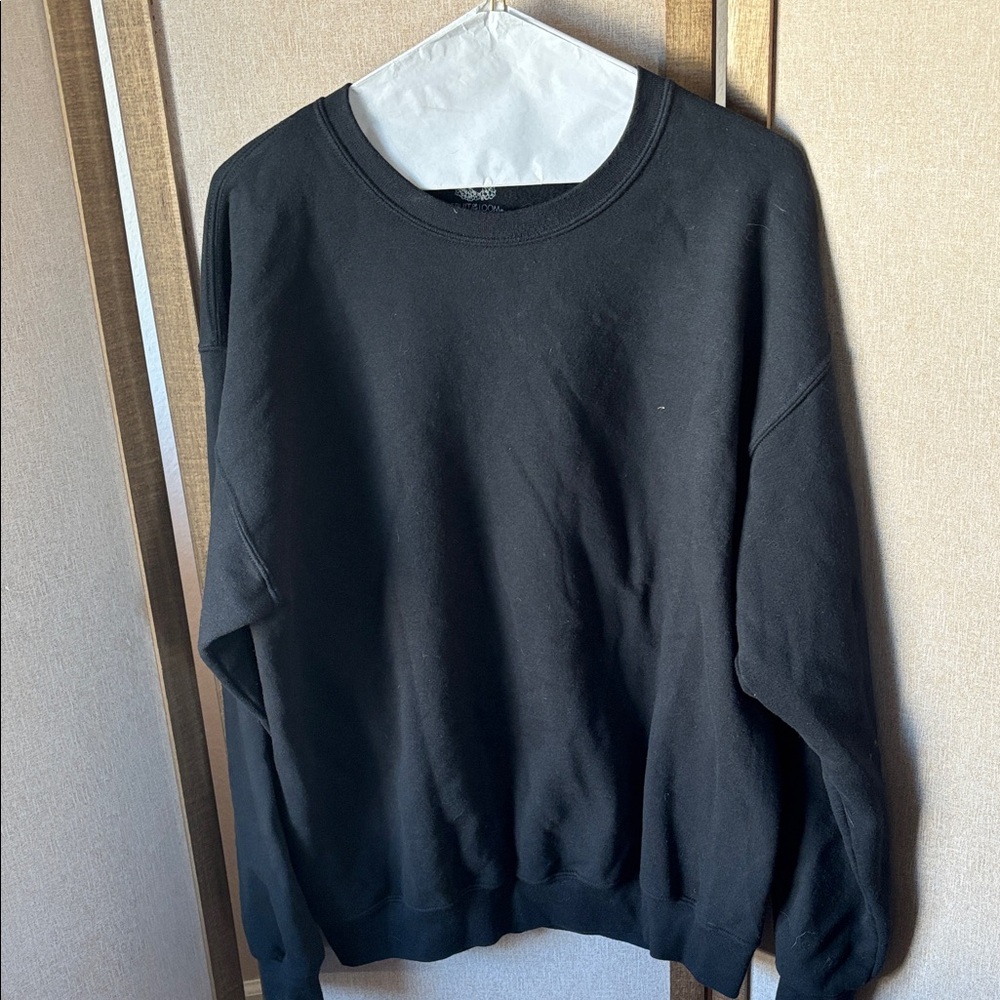 FINAL MARKDOWN Fruit of the Loom Classic Black Crewneck Sweatshirt large